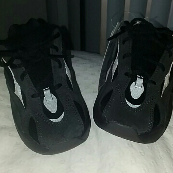 Adidas (yeezy boost 700 v2) for toddler - Picture 4 of 4